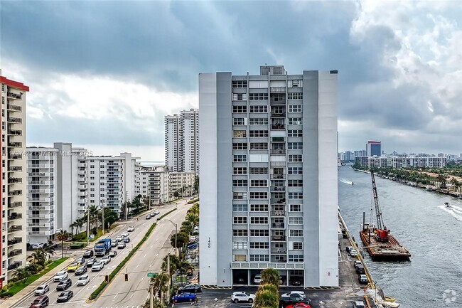 Building Photo - 1400 S Ocean Dr Unit 802 Rental