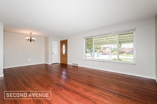 Photo - 382 Collins Dr