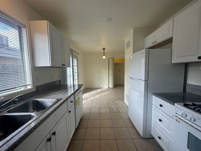 Photo - 929 Roselawn Ave #A, Modesto Unidad #A