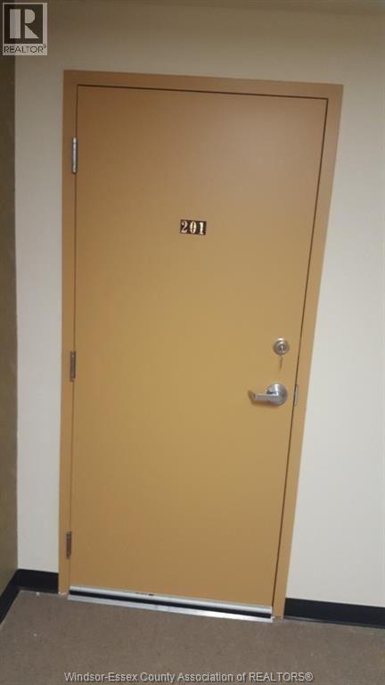 Photo - 1060 University Ave W