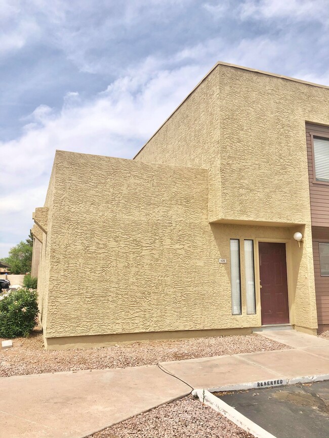 Photo - 820 W 14th St