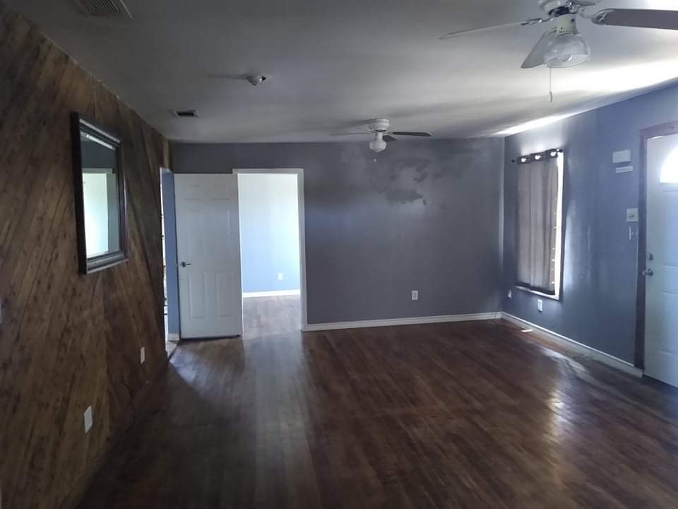 Photo - 720 W Avenue B House