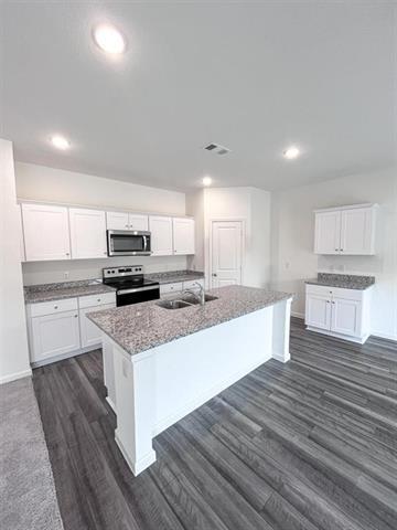 Photo - 424 Madison Way