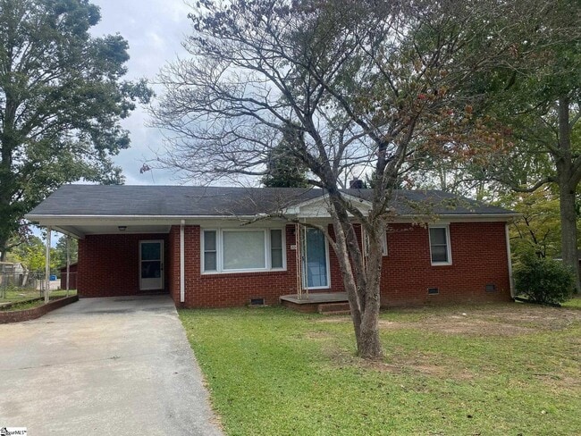 Building Photo - 204 Oakwood Dr