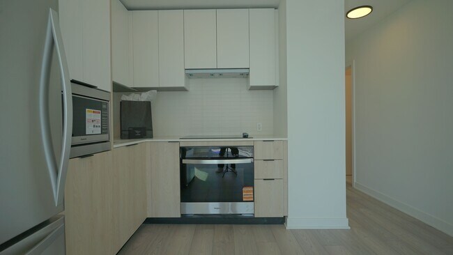 Photo - 1007-1007 The Queensway