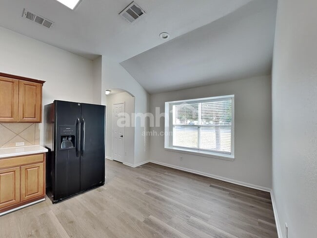 Photo - 1701 Amberwood Loop