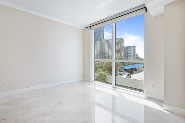 Building Photo - 1945 S Ocean Dr Unit 503