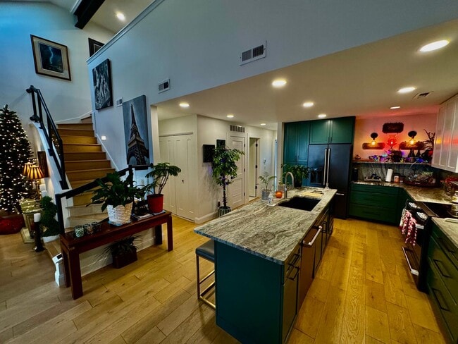 Photo - Beautiful 3 bedroom condo in CWE