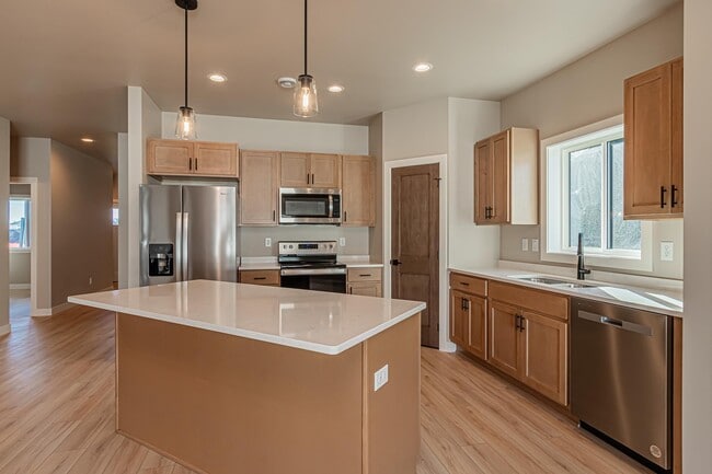 Photo - 5846 James Dr W