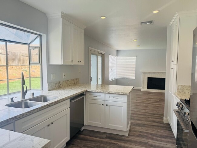 Photo - 1435 Spyglass Way