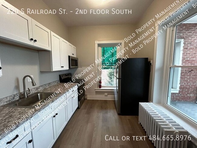 Photo - 220 S Railroad St Unit 2nd floor South