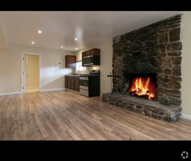 Building Photo - 54055 Pine Crest Ave Rental