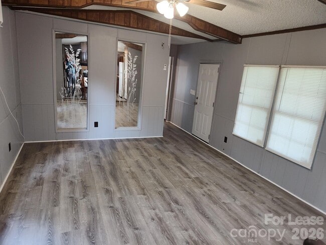 Photo - 1024 Lindsay Dr