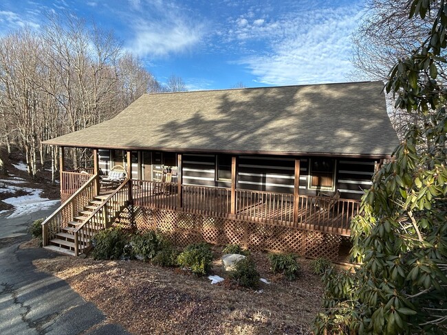 Spacious Log Home, Close to Campus, and wi... - Spacious Log Home, Close to Campus, and wi...