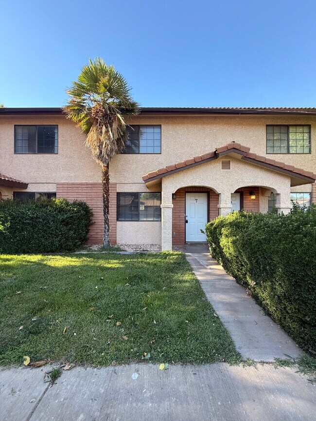 Building Photo - Cimaron Terrace Hurricane 2 Bed 1.5 Bath Unit 3 Rental