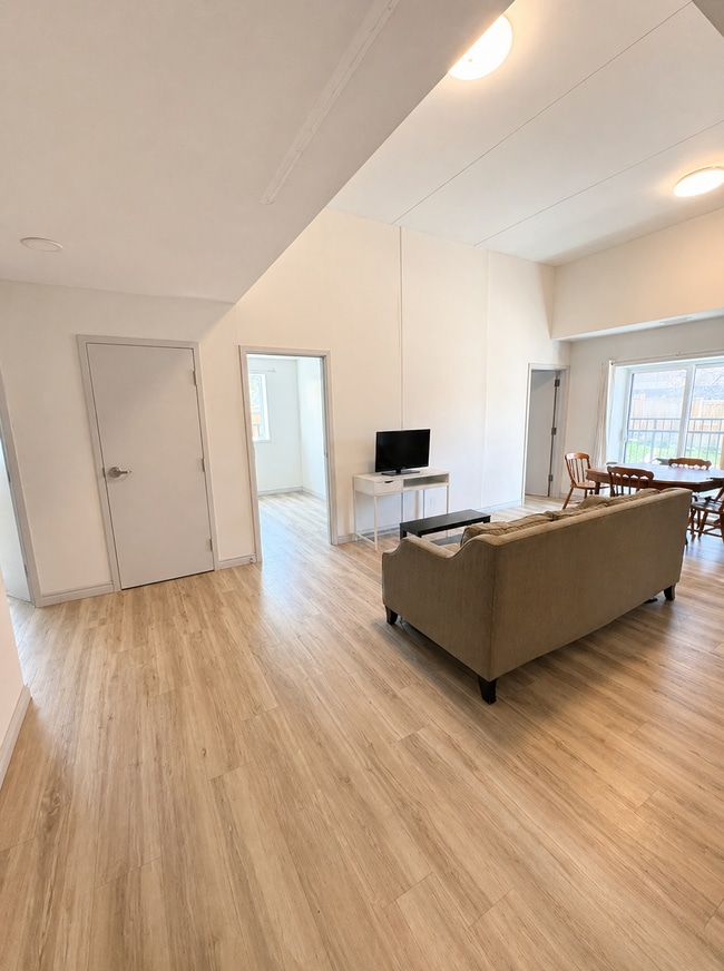Photo - 269 Sunview St