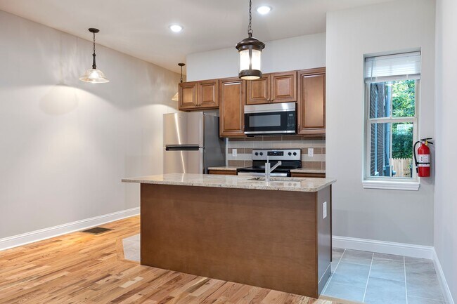 Photo - 1313 N 53rd St Unit 1F