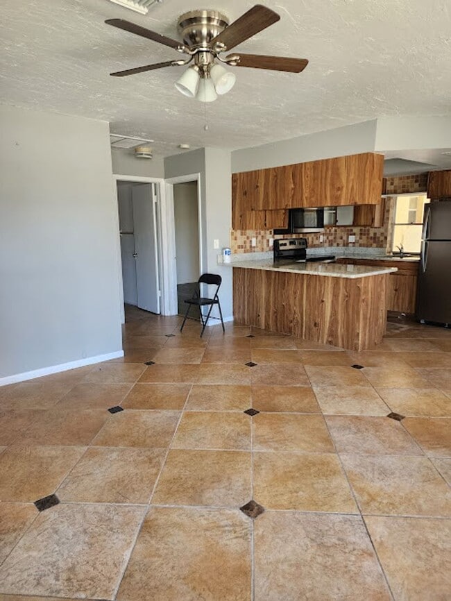Photo - ***SPECIAL - TWO WEEKSFREE*** - 2 Bedroom ...