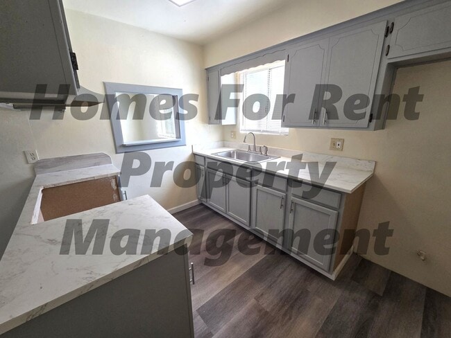 Photo - 1932 W Prospect Ave