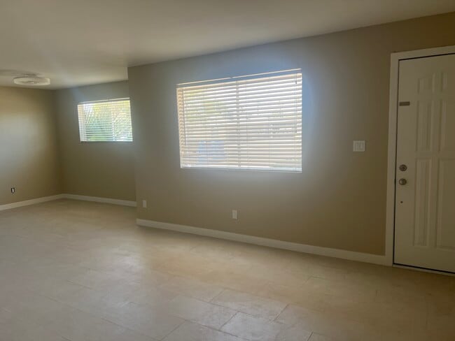 Building Photo - 1731 E Cheery Lynn Rd Unit 1731 Front