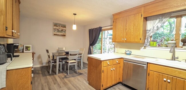 Photo - 58 Aiken St Unit A