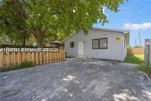 Building Photo - 303 NW 7th St Unit 1-2