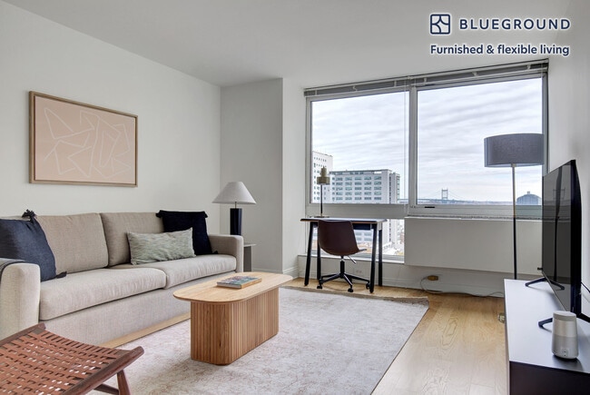 Building Photo - 215 E 96th St Rental