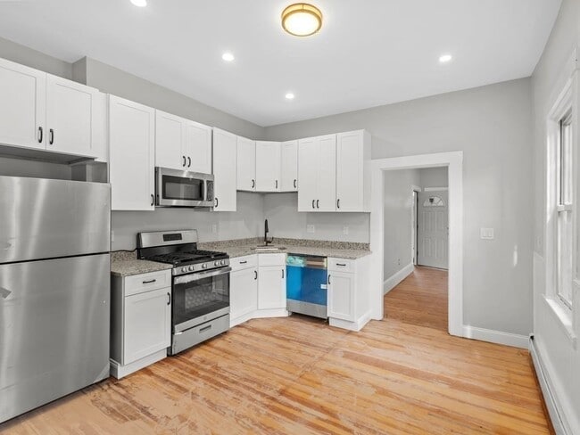 Building Photo - 805 E 5th St Unit 1