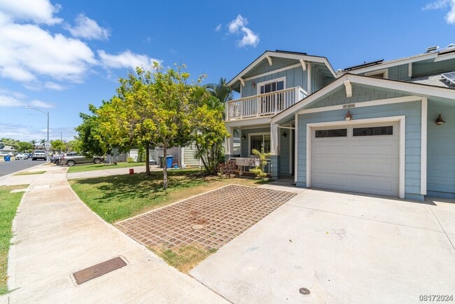 Photo - LARGE and SPACIOUS 3bd/3ba/2pkg (SEA COUNTRY) $3900