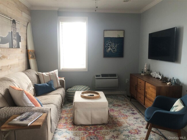 Building Photo - 855 E Broadway