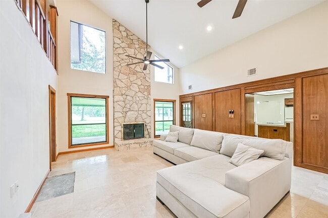 16040 Dunes Dr