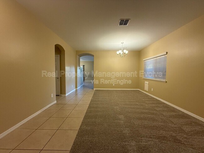 Photo - 42239 N Wollemi St