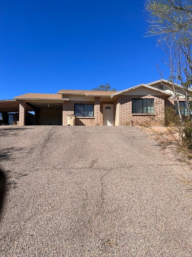 Building Photo - 226 Paseo Montura