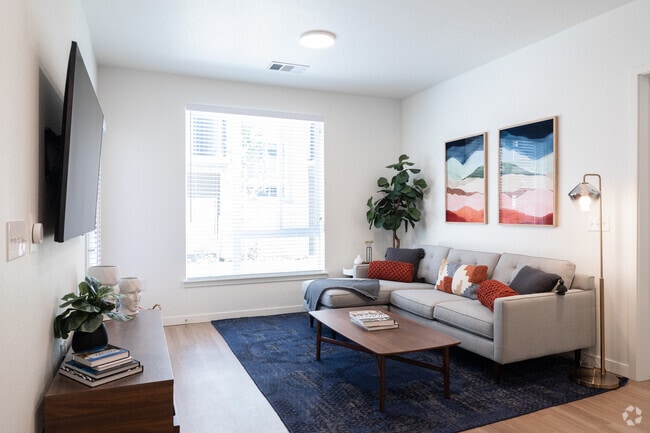 2BR, 2BA - 1,001SF