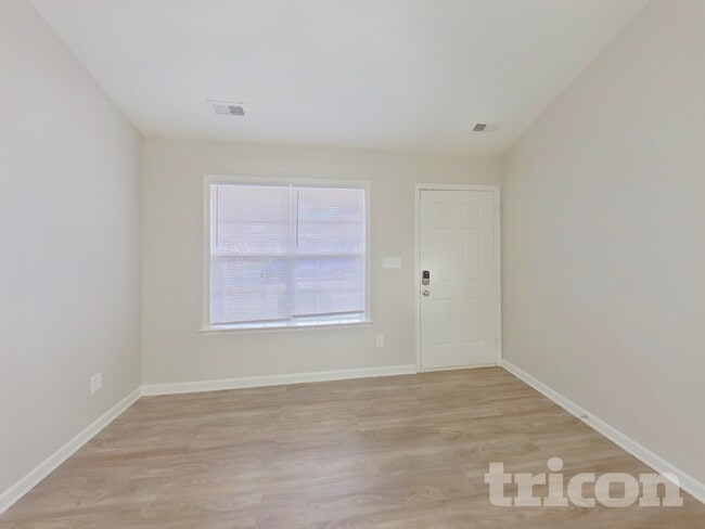 Photo - 310 Dexter Pl