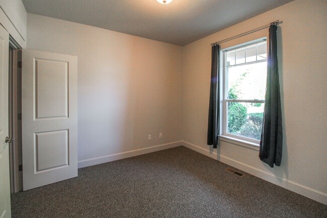 Photo - 3091 Kurt Dr NW