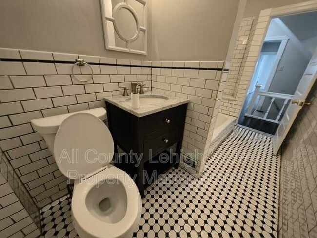 Photo - 714 Atlantic St