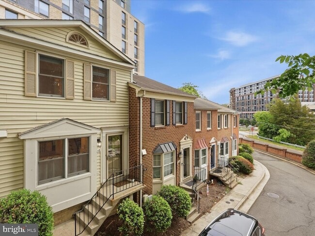 Photo - 1612 Arlington Blvd