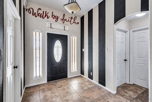 Photo - 6915 Robbie Rd