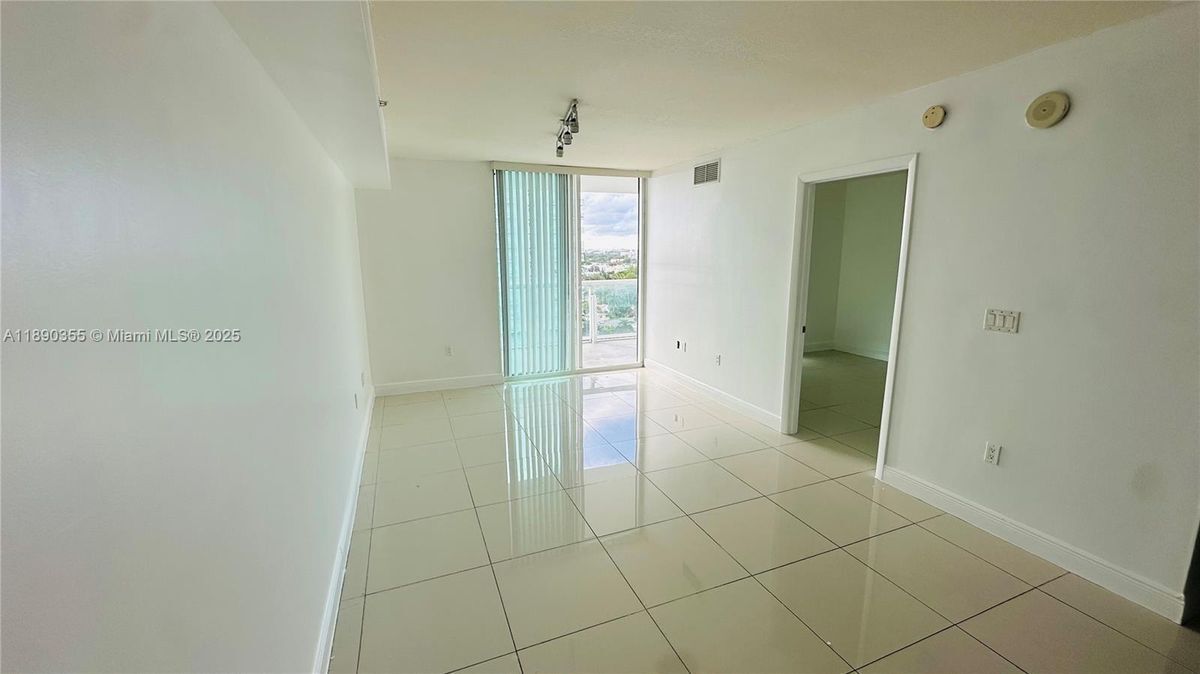 Photo - 1871 NW S River Dr