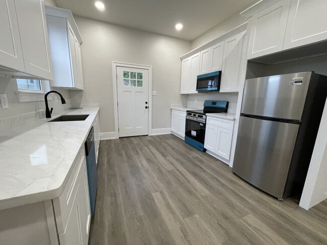 Photo - 1335 Angela St Unidad 1335