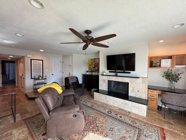 Photo - Riverfront 2BR Condo Great Views, Luxury Furnished incl UTILITIES Unit F5