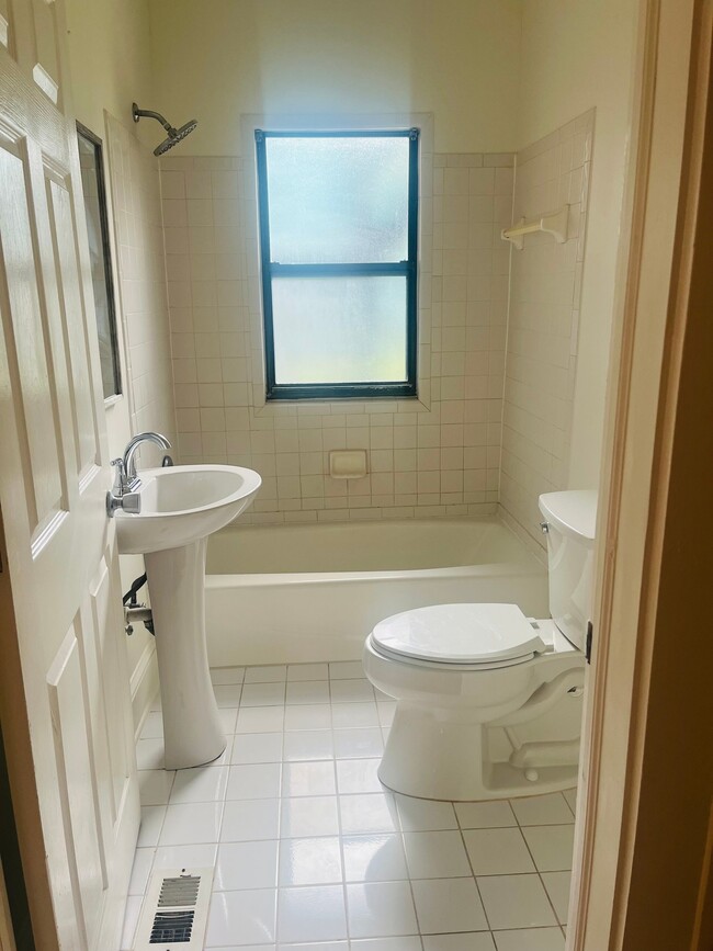 831 King St Unit 1