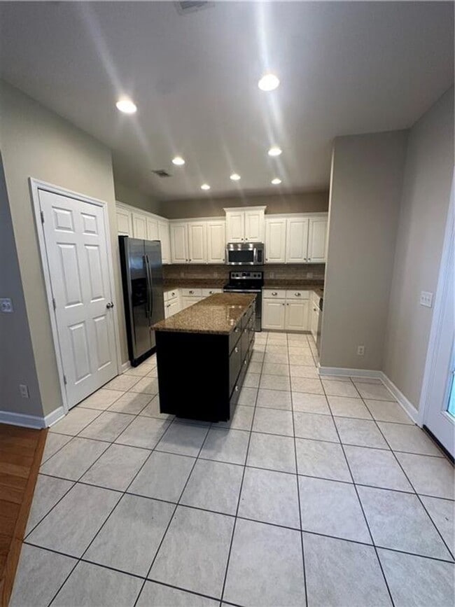 Photo - 235 Wellington Pl