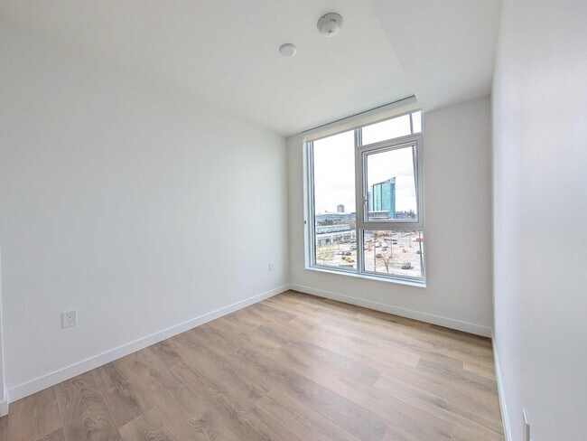 Photo - 13738 Central Ave Unité 411