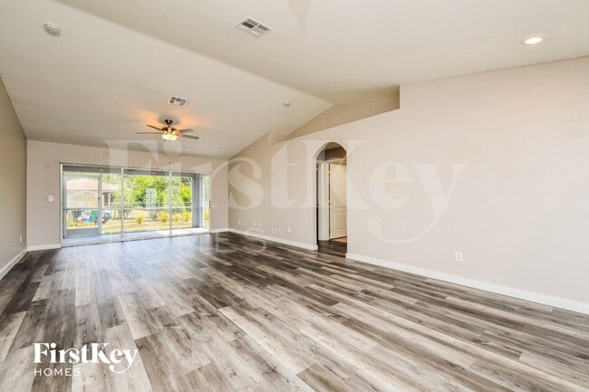 Photo - 3105 41st St W