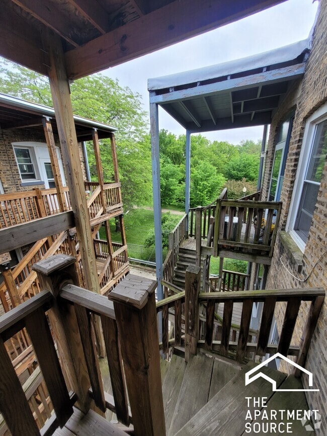 Building Photo - 4929 N Whipple St Unit 2W Rental