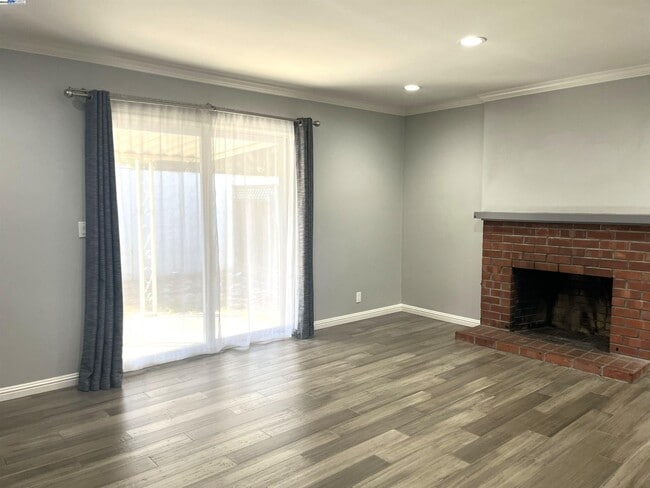 Photo - 584 Harvard Ave