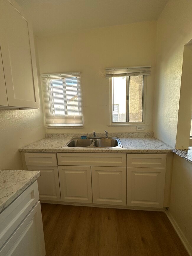 Photo - 1125 W 85th St Unidad B