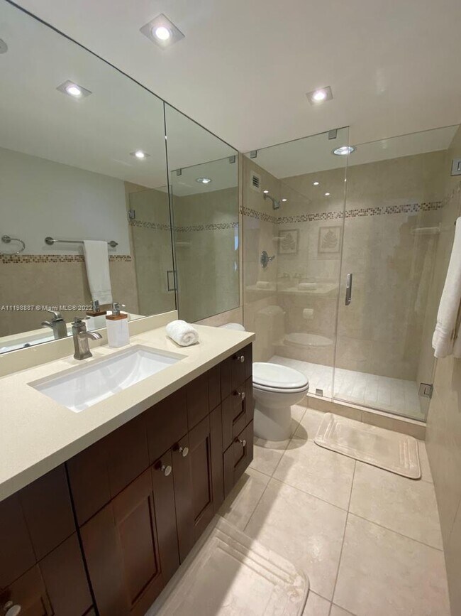 Building Photo - 5151 Collins Ave Unit 531